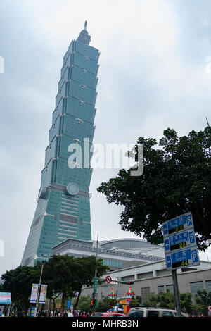 Taipei 101 tower, a landmark supertall skyscraper in Xinyi District, low angle view, looking up, Taipei, Taiwan Stock Photo