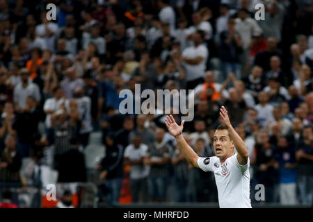 SÃO PAULO, SP - 02.05.2018: CORINTHIANS X INDEPENDIENTE - Corinthians'  Jadsoayplays the ballh Nicolás Figal do Independiente during a maa match  between Corinthians and Club Atlético Independiente (Argentina), valid for  the fourth