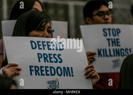 Quezon City, Philippines. 3rd May, 2018. Filipino student activists hold placards as they rally at the University of the Philippines in Quezon City in commemoration of World Press Freedom Day on Thursday. May 3, 2018. The groups protest against the current administration's issues such as spreading fake news, human rights and press freedom violations. Credit: Basilio H. Sepe/ZUMA Wire/Alamy Live News Stock Photo