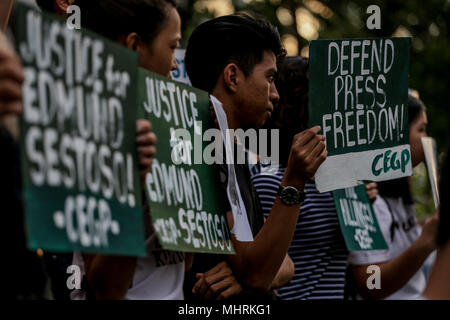 Quezon City, Philippines. 3rd May, 2018. Filipino student activists hold placards as they rally at the University of the Philippines in Quezon City in commemoration of World Press Freedom Day on Thursday. May 3, 2018. The groups protest against the current administration's issues such as spreading fake news, human rights and press freedom violations. Credit: Basilio H. Sepe/ZUMA Wire/Alamy Live News Stock Photo