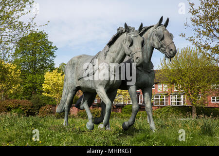 Windsor, UK. 3rd May, 2018.  A statue of Windsor Greys Daniel and Storm by sculptor Robert Rattray stands on the route of Prince Harry and Meghan Markle's wedding procession. The couple have chosen an Ascot Landau carriage for the procession drawn by silver Windsor Grey horses just like those in the statue. Credit: Mark Kerrison/Alamy Live News Stock Photo