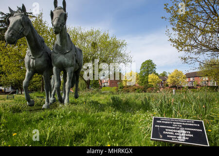 Windsor, UK. 3rd May, 2018.  A statue of Windsor Greys Daniel and Storm by sculptor Robert Rattray stands on the route of Prince Harry and Meghan Markle's wedding procession. The couple have chosen an Ascot Landau carriage for the procession drawn by silver Windsor Grey horses just like those in the statue. Credit: Mark Kerrison/Alamy Live News Stock Photo