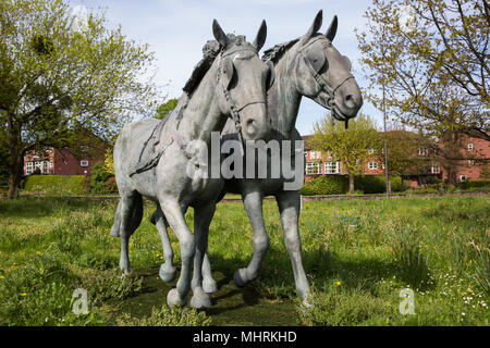 Windsor, UK. 3rd May, 2018.  A statue of Windsor Greys Daniel and Storm by sculptor Robert Rattray stands on the route of Prince Harry and Meghan Markle's wedding procession. The couple have chosen an Ascot Landau carriage for the procession drawn by silver Windsor Grey horses just like those in the statue. Credit: Mark Kerrison/Alamy Live News Stock Photo