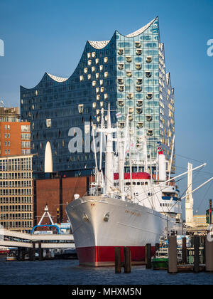 Elbphilharmonie  Hamburg - Elbe Philharmonic Hall - Elbi - Hamburg Concert Hall - architect Herzog & De Meuron - opened 2017 construction started 2007 Stock Photo