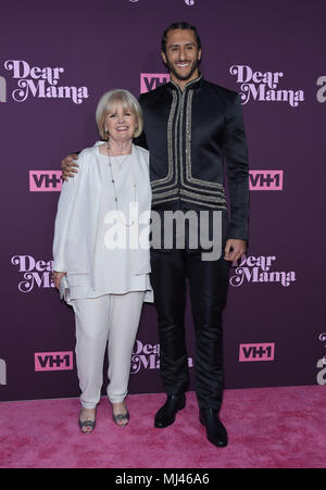 Los Angeles, California, USA. 3rd May, 2018. Colin Kaepernick and Teresa Kaepernick arrives for the VH1's 3rd Annual 'Dear Mama: A Love Letter to Moms' at the Theatre at the Ace Hotel. Credit: Lisa O'Connor/ZUMA Wire/Alamy Live News Stock Photo