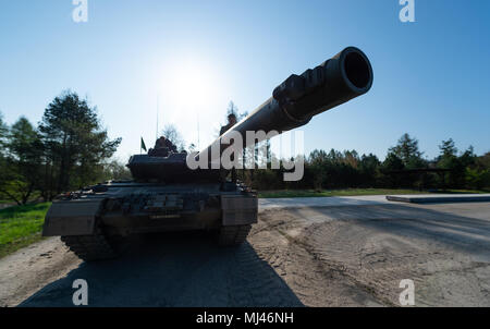 19 April 2018, Germany, Munster: A Leopard 2 A7 tank at the Munster military training area. Photo: Philipp Schulze/dpa Stock Photo