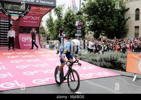 Jerusalem, Israel. 4th May, 2018. First rider to start, Italian FABIO SABATINI, sets out for the 9.7Km Jerusalem Individual Time Trial Stage 1. The 101st edition of Giro d'Italia, the Corsa Rosa, begins today in Jerusalem, history being made with the first ever Grand Tour start outside of Europe. Stock Photo