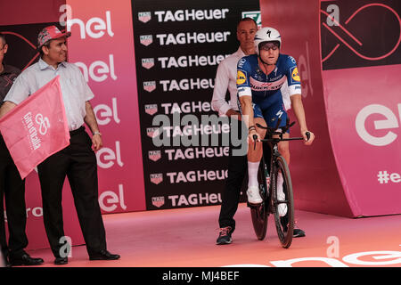 Jerusalem, Israel. 4th May, 2018. First rider to start, Italian FABIO SABATINI, sets out for the 9.7Km Jerusalem Individual Time Trial Stage 1. The 101st edition of Giro d'Italia, the Corsa Rosa, begins today in Jerusalem, history being made with the first ever Grand Tour start outside of Europe. Stock Photo