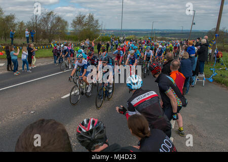 Barnsley, South Yorkshire, UK. 4th May, 2018. Cyclists in the Tour De Yorkshire reach the top of the hill at Hoylandswaine near Barnsley, South Yorkshire on Stage Two of the yearly cycling competition. The hill is 1000ft above sea level. Picture: Scott Bairstow/Alamy Live News Stock Photo