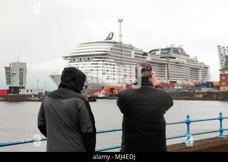 Gourock, UK.4 May 2018. MSC Meraviglia, the world's 5th largest cruise ship docks in Gourock on the Firth of Clyde. Credit Alan Oliver / Alamy Live News Stock Photo