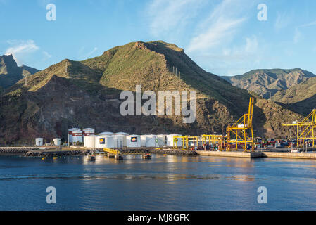 Santa Cruz de Tenerife, Canary Islands, Spain - Desember 11, 2016: View of the oil storage silo tanks in the port of Santa Cruz de Tenerife, Canary Is Stock Photo