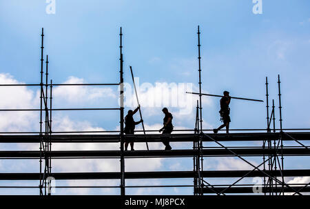 Scaffolding builder during the dismantling of a large, free-standing ...