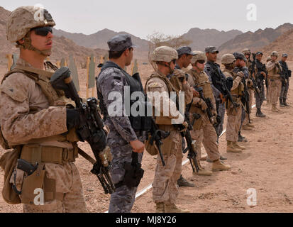 CAMP TITIN, Jordan (April 21, 2018) – U.S. Marines with Fleet Antiterrorism Security Team – Central Command and Jordanian 77th Marines Battalion conduct live-fire exercises during exercise Eager Lion 2018, April 21, 2018.  Eager Lion is a capstone training engagement that provides U.S. forces and the Jordan Armed Forces an opportunity to rehearse operating in a coalition environment and to pursue new ways to collectively address threats to regional security and improve overall maritime security.  (U.S. Navy photo by Mass Communication Specialist 1st Class Sandi Grimnes Moreno/released) Stock Photo