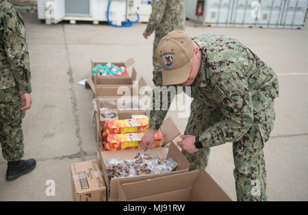 180424-N-ST458-0308 NAVAL SUPPORT FACILITY REDZIKOWO, Poland (Apr. 24, 2018). Naval Support Facility (NSF) Redzikowo sailors receive food items sent to the base by the United Service Organizations (USO). NSF Redzikowo is the Navy™s newest installation, and the first U.S. Navy installation in Poland. Its operations enable the responsiveness of U.S. and allied forces in support of Navy Region Europe, Africa, Southwest Asia™s (NAVEURAFSWA) mission to provide services to the Fleet, Fighter, and Family. (U.S. Navy photo by Lt. Josie Lynne Lenny/Released) Stock Photo