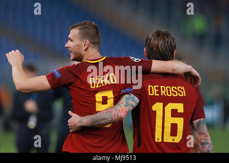 Esultanza a fine partita per la qualificazione alla semifinale Edin Dzeko Roma e Daniele De Rossi Roma Roma 10-04-2018 Stadio Olimpico Football Calcio Stock Photo