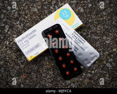 Ebbw Vale, Wales, UK: May 4, 2018: Methotrexate tablets, cancer chemotherapy and immunosuppressive drug, chemical structure Stock Photo