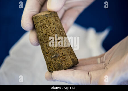 Samples of ancient cuneiform Stock Photo - Alamy