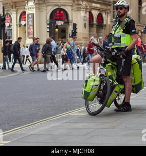 NHS London Ambulance Paramedic on a bicycle in London, UK. 2018. Stock Photo