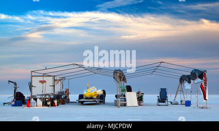 Racing car, self-built, Bonneville Speed Week, Great Salt Lake, Utah, shelter, evening mood, sundown Stock Photo