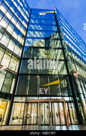 England, London, Southwark, London Bridge City, More London Riverside Office Complex, The EY (Ernst and Young) Building Stock Photo