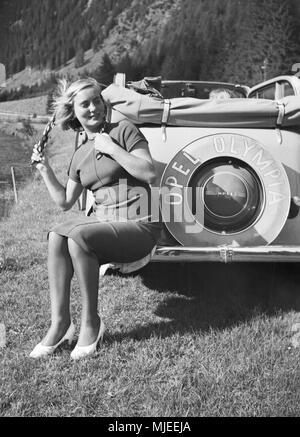 Mit dem Opel Olympia unterwegs in der Wachau in Österreich, Deutschland 1930er Jahre. On the road with an Opel model Olympia at the Wachau area in Austria, Germany 1930s. Stock Photo