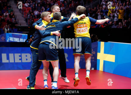 Halmstad, Sweden. 4th May, 2018. Swedish players celebrate after winning England during the Men's group quarterfinal match at the 2018 World Team Table Tennis Championships in Halmstad, Sweden, May 4, 2018. Credit: Ye Pingfan/Xinhua/Alamy Live News Stock Photo