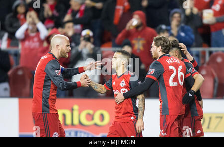 Toronto, Canada. 4th May, 2018. Sebastian Giovinco (2nd L) of Toronto FC celebrates with teammates after scoring during the 2018 Major League Soccer (MLS) match between Toronto FC and Philadelphia Union at BMO Field in Toronto, Canada, May 4, 2018. Toronto FC won 3-0. Credit: Zou Zheng/Xinhua/Alamy Live News Stock Photo