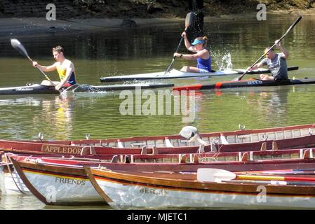 London.UK. 5th May 2018. UK Weather: Canoeists practice in the heat.© Brian Minkoff/Alamy Live News