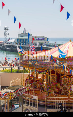 Bournemouth, Dorset, UK. 5th May 2018. UK weather: crowds flock to the seaside to enjoy the unbroken blue skies and sunshine on the first day of the long Bank Holiday weekend. Credit: Carolyn Jenkins/Alamy Live News Stock Photo