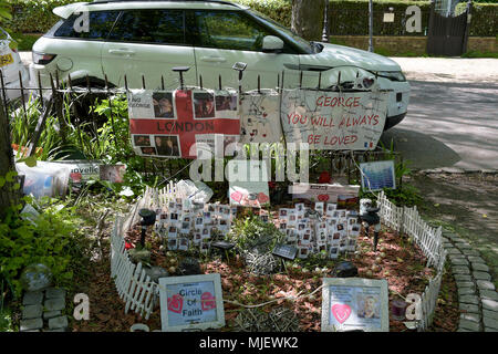 London, UK. 5th May, 2018. Fans of the late pop star George Michael have been asked through the singers official website to remove tributes and memorabilia left outside Michael's home in Highgate village North London. They have been given a deadline to remove the items by the end of May 2018 Credit: MARTIN DALTON/Alamy Live News