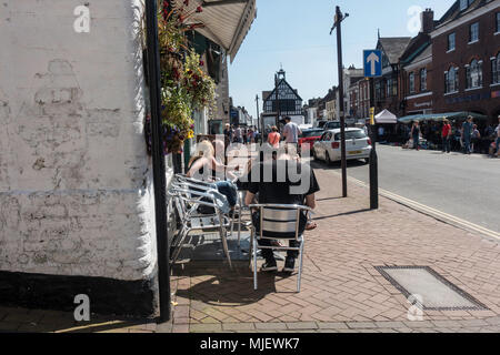 Bridgnorth, Shropshire 5th May 2018. People enjoying the beautiful Bank Holiday sunshine in Bridgnorth by the river, soaking up the sun making it one of the hottest May bank holidays on record. Stock Photo