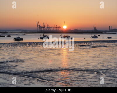 Queenborough, Kent, UK. 5th May, 2018. UK Weather: sunset in Queenborough, Kent. Credit: James Bell/Alamy Live News
