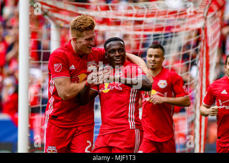 Harrison, NJ, USA. 5th May, 2018. Time Parker (26) celebrates with Derrick Etienne Jr. (7) after Etienne Jr. scored the Red Bulls fourth goal of the game against NYCFC. Stock Photo
