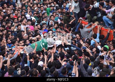 Srinagar, Jammu & Kashmir, India, May 5, 2018.  (EDITORS NOTE: Image depicts death.) People carrying body of militant Fayaz Ahmed Hamal at his residence Khankah Area of Srinagar Summer Capital Of Indian Kashmir on Saturday for burial.Multiple Funeral processions held in srinagar summer capital of Indian Kashmir on Saturday of Fayaz Ahmed Hamal a LeT (Lashkar-e-Taiba) Militant and a Civilian Adil Ahmed Yatoo who were killed by armoured vehicle on Saturday during clashes near Encounter site. Credit: ZUMA Press, Inc./Alamy Live News Stock Photo