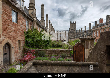 Vicars' Close in Wells Somerset, viewed looking towards the Chain Gate, is claimed to be the oldest purely residential street with original buildings  Stock Photo