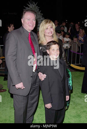 Loni Anderson and daughter Deidre arriving at the engagement party for Liza  Minelli and David Gest at the SkyBar, Mondrian Hotel in Los Angeles.  February 21, 2002. - AndersonLoni Deirdre daug01.JPG 