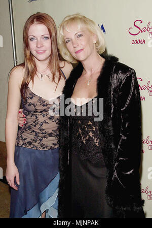 23 Oct 2000, Los Angeles, California, USA --- Original caption: Sabrina The Teenage Witch celebrate their 100th episode at the Sunset Room in Los Angeles. Melissa Joan Hart and mom, Paula. --- ' Tsuni / Bourquard 'Melissa Joan Hart with Mother Melissa Joan Hart with Mother Melissa Joan Hart with Mother Event in Hollywood Life - California,  Red Carpet Event, Vertical, USA, Film Industry, Celebrities,  Photography, Bestof, Arts Culture and Entertainment, Topix  Celebrities fashion /  from the Red Carpet-1994-2000, one person, Vertical, Best of, Hollywood Life, Event in Hollywood Life - Californ Stock Photo