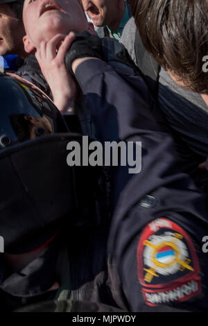 Moscow, Russia. 5th May, 2018. Russian police officers arrest a participant of an unauthorized opposition rally organized by the opposition leader Alexei Navalny, prior to the official inauguration of president Putin, in Moscow, Russia Stock Photo