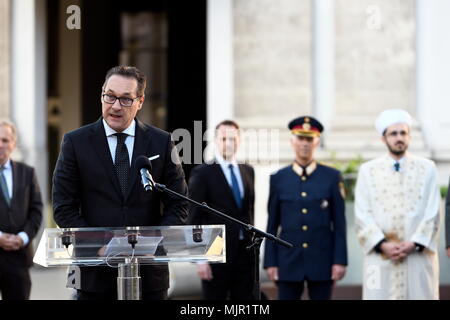 Vienna, Austria. 06. May 2018. To commemorate the victims of National Socialism. The Austrian Vice Chancellor Heinz Christian Strache (FPÖ) gives a speech in front of the memorial against war and fascism. Credit: Franz Perc / Alamy Live News Credit: Franz Perc/Alamy Live News Stock Photo