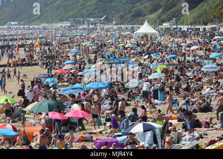 Bournemouth, UK. 6th May 2018.  A packed Bournemouth beach on the hottest May Bank holiday weekend for many years. Bournemouth, Dorset, UK. Credit: Richard Crease/Alamy Live News Stock Photo