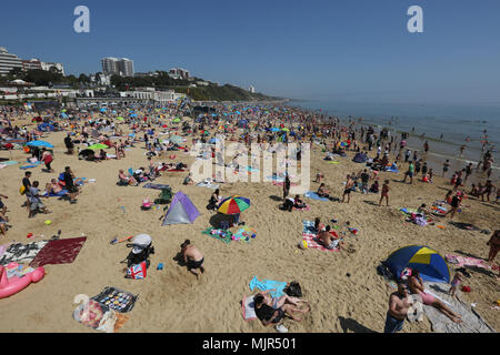 Bournemouth, UK. 6th May 2018.  A packed Bournemouth beach on the hottest May Bank holiday weekend for many years. Bournemouth, Dorset, UK. Credit: Richard Crease/Alamy Live News