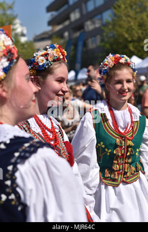 Potters Fields Park, London, UK. 6th May 2018. The Polish cultural event, Days of Poland Festival 2018 is held Potters Fields Park, next to Tower Bridge. The aim of the festival is to promote Polish culture in Great Britain. Credit: Matthew Chattle/Alamy Live News Stock Photo