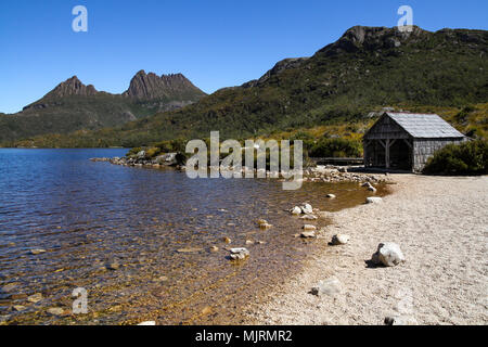 Cradle Mountain, a popular Tasmanian tourist destination, with Dove Lake and the historic boat shed in the foreground Stock Photo