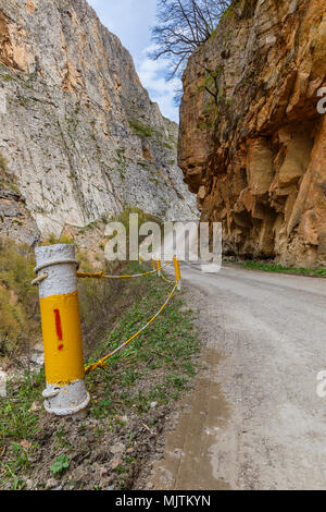 The road through the canyon leading to the village of Khinalig Stock Photo