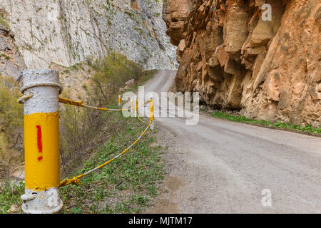 The road through the canyon leading to the village of Khinalig Stock Photo