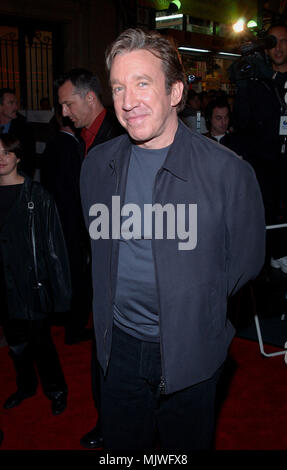 Tim Allen posing at the premiere of Big Trouble at El Captain Theatre ...