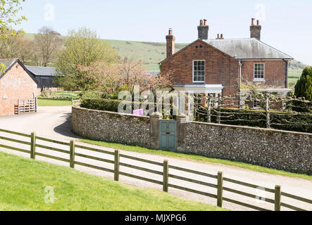 Manor Farm farmhouse, Huish, Vale of Pewsey, Wiltshire, England, UK view to chalk scarp slope Stock Photo