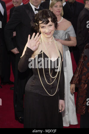 Juliette Binoche arrives at the 73rd Annual Academy Awards at the Shrine Auditorium in Los Angeles, Sun. March 25, 2001.           -            BinocheJuliette02.jpgBinocheJuliette02  Event in Hollywood Life - California,  Red Carpet Event, Vertical, USA, Film Industry, Celebrities,  Photography, Bestof, Arts Culture and Entertainment, Topix Celebrities fashion /  from the Red Carpet-, one person, Vertical, Best of, Hollywood Life, Event in Hollywood Life - California,  Red Carpet and backstage, USA, Film Industry, Celebrities,  movie celebrities, TV celebrities, Music celebrities, Photography Stock Photo