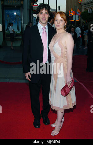 Lauren Ambrose and husband Sam Handel arriving at the Six Feet Under Premiere at the Chinese Theatre in Los Angeles. June 2, 2004.          -            AmbroseLauren HandelSam014.JPG           -              AmbroseLauren HandelSam014.JPGAmbroseLauren HandelSam014  Event in Hollywood Life - California,  Red Carpet Event, Vertical, USA, Film Industry, Celebrities,  Photography, Bestof, Arts Culture and Entertainment, Topix Celebrities fashion /  from the Red Carpet-, Vertical, Best of, Hollywood Life, Event in Hollywood Life - California,  Red Carpet , USA, Film Industry, Celebrities,  movie c Stock Photo
