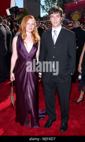 Lauren Ambrose and husband Sam Handel arriving at the 54th Annual Primetime Emmy Awards at the Shrine Auditorium in Los Angeles. September 22, 2002.           -            AmbroseLauren HandelSam120.JPG           -              AmbroseLauren HandelSam120.JPGAmbroseLauren HandelSam120  Event in Hollywood Life - California,  Red Carpet Event, Vertical, USA, Film Industry, Celebrities,  Photography, Bestof, Arts Culture and Entertainment, Topix Celebrities fashion /  from the Red Carpet-, Vertical, Best of, Hollywood Life, Event in Hollywood Life - California,  Red Carpet , USA, Film Industry, Ce Stock Photo